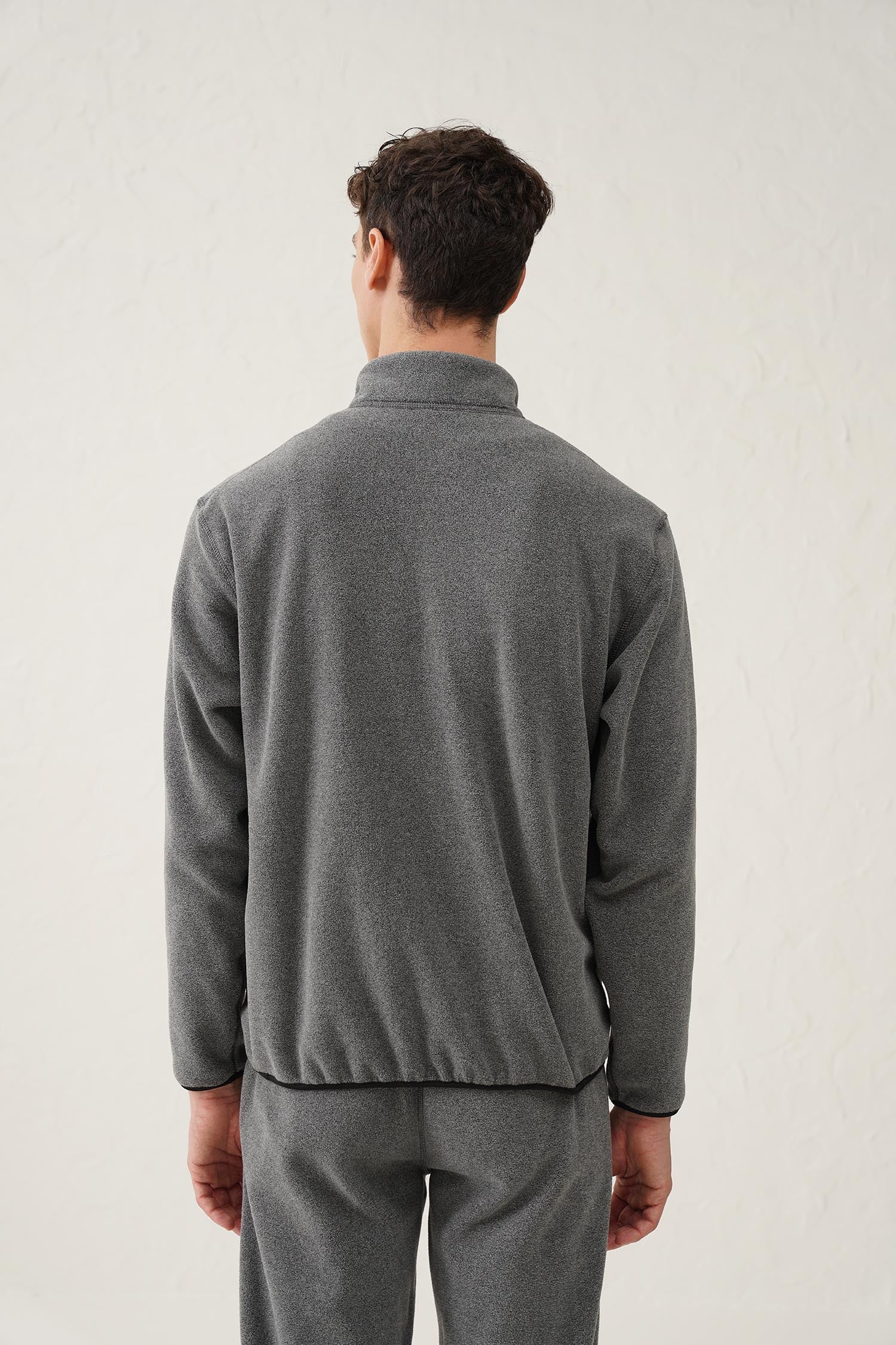 Basic Fleece Pullover