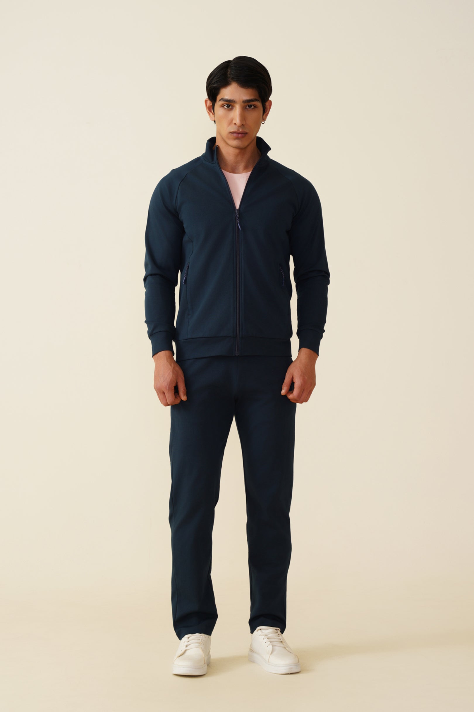 All-Weather Zipper – Adaptive Comfort for Every Climate