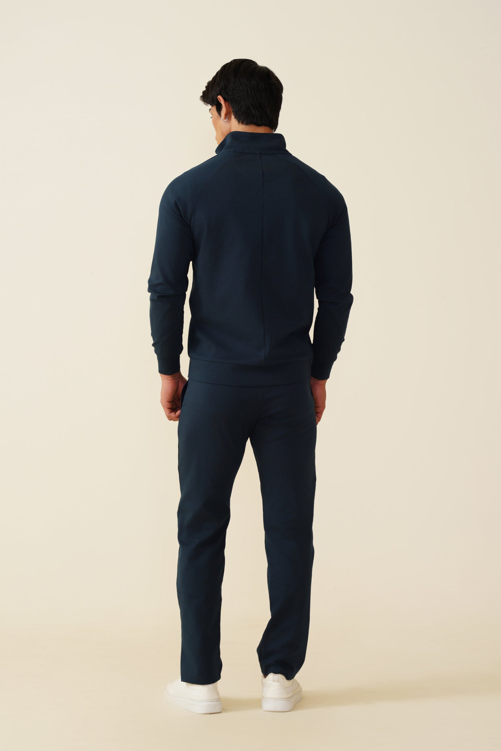 All-Weather Zipper – Adaptive Comfort for Every Climate