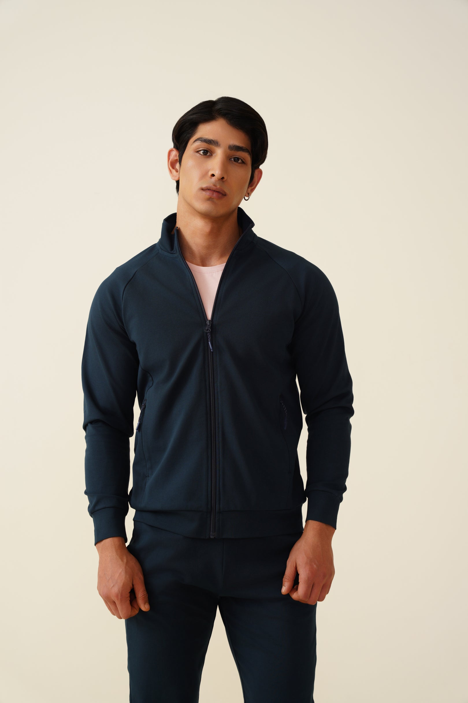 All-Weather Zipper – Adaptive Comfort for Every Climate