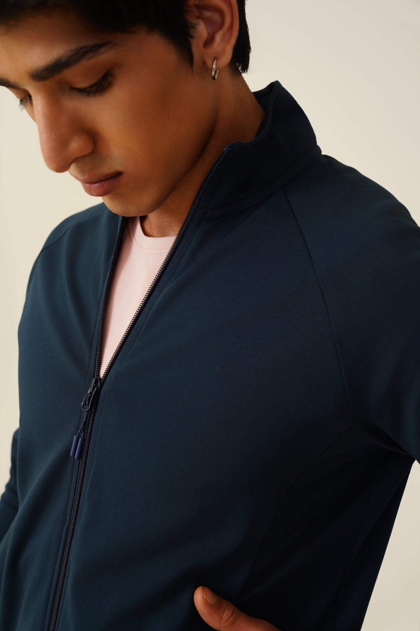 All-Weather Zipper – Adaptive Comfort for Every Climate