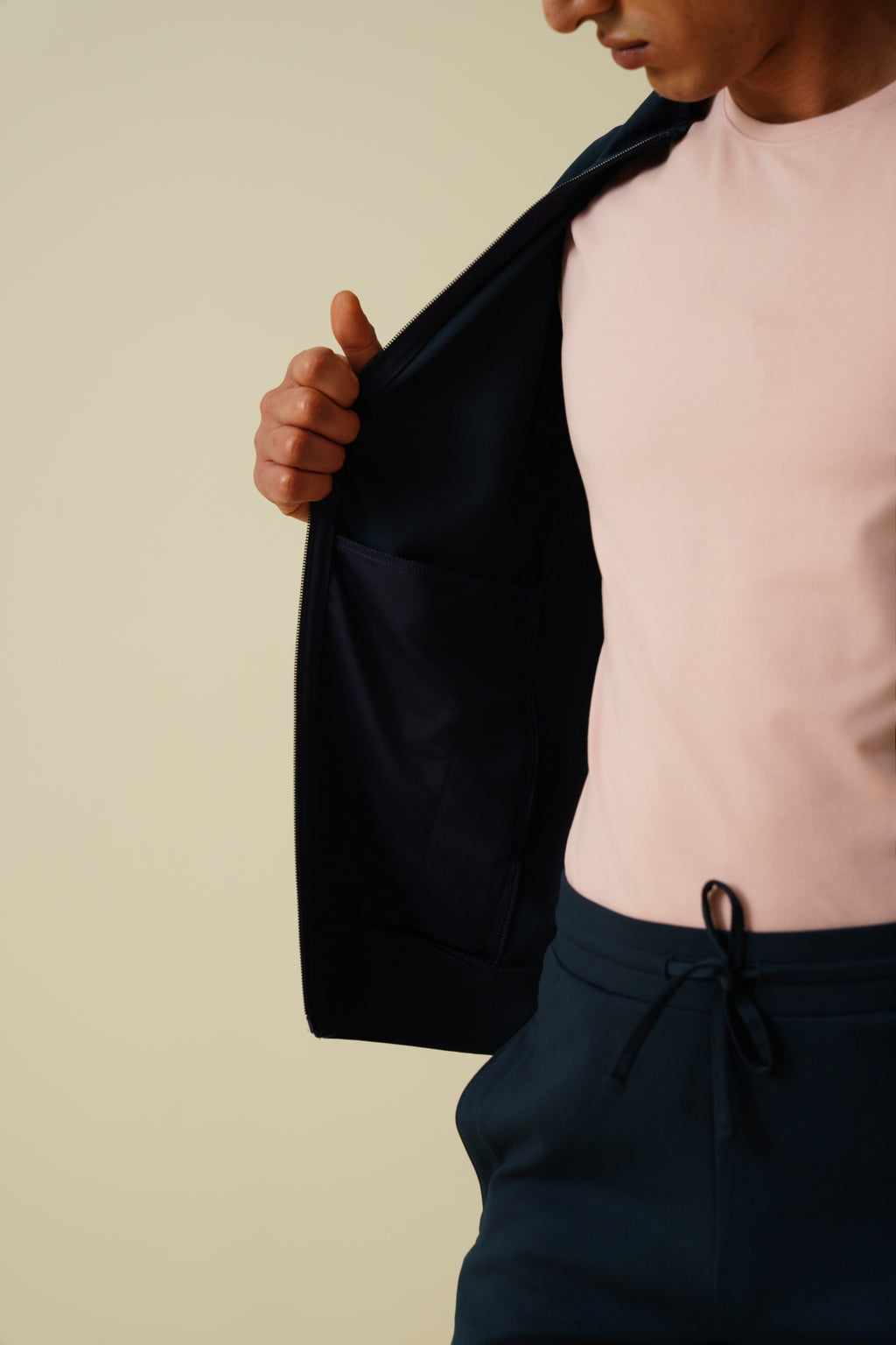 All-Weather Zipper – Adaptive Comfort for Every Climate