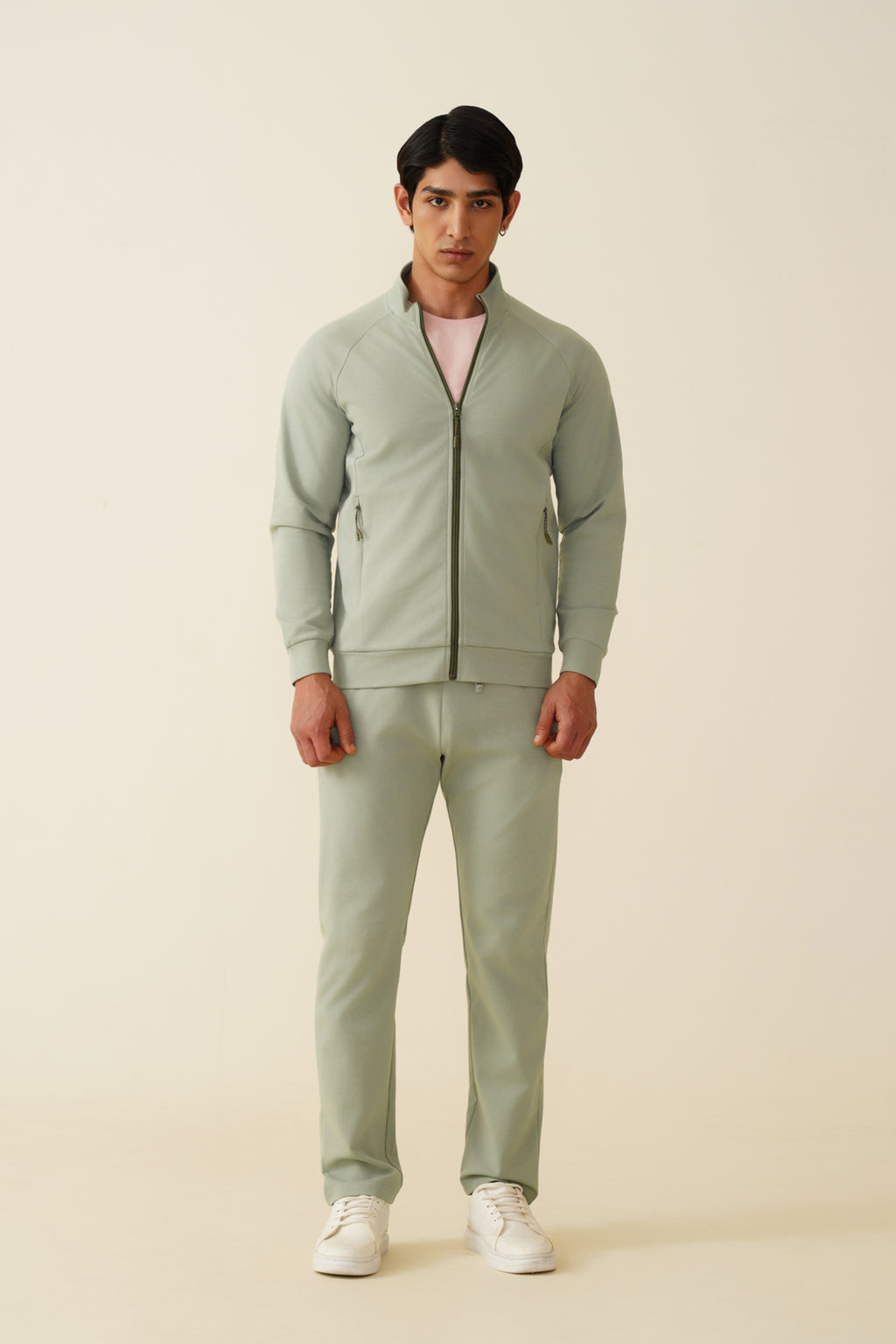 All-Weather Zipper – Adaptive Comfort for Every Climate