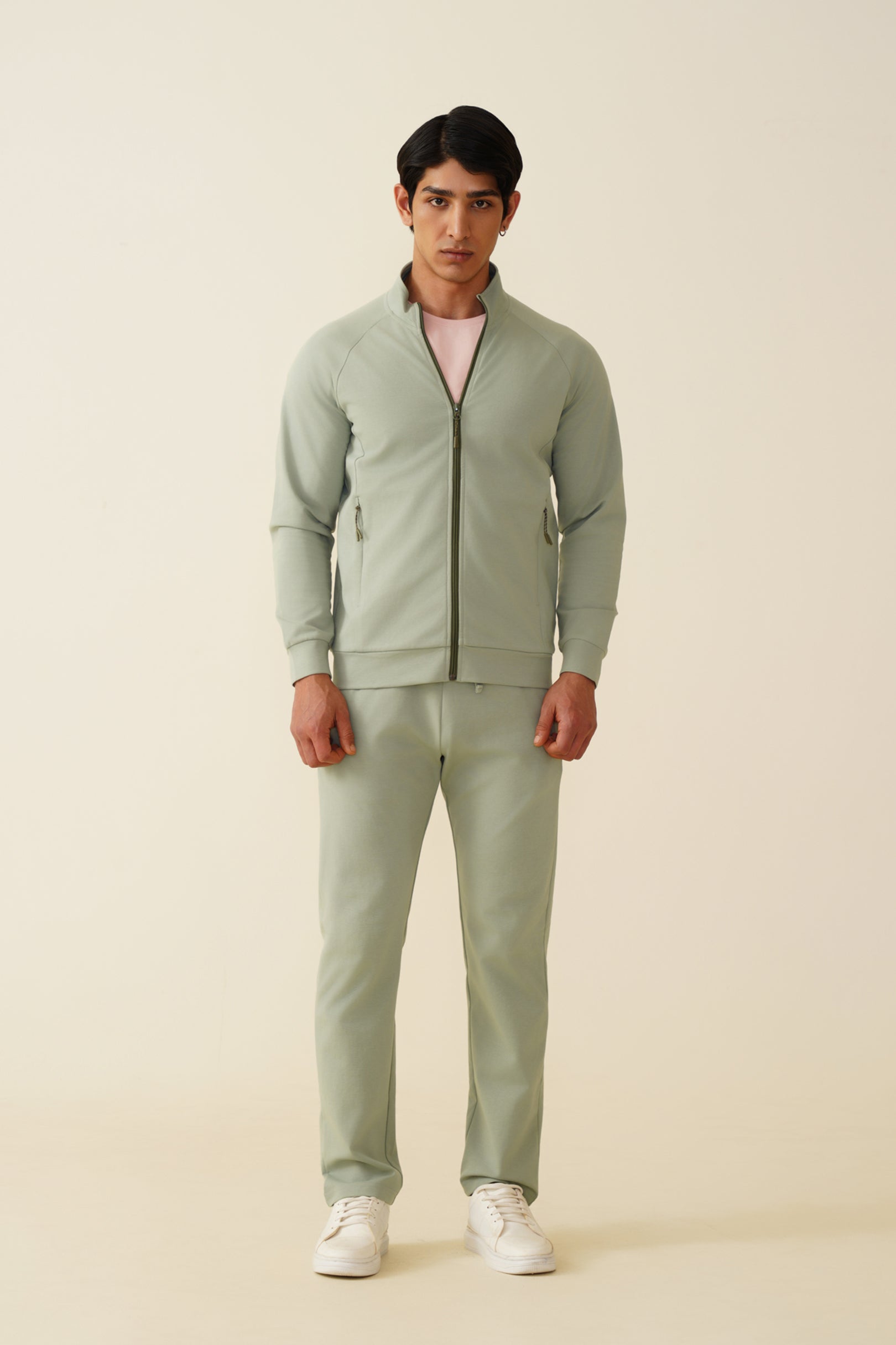 All-Weather Zipper – Adaptive Comfort for Every Climate