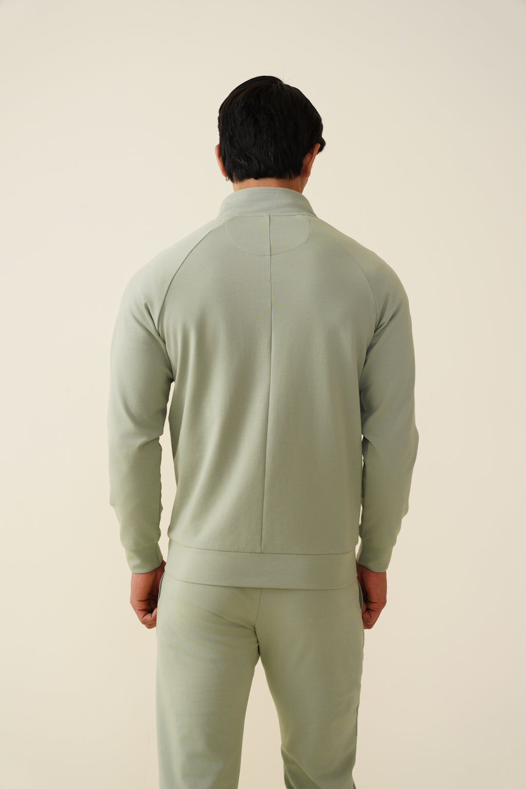 All-Weather Zipper – Adaptive Comfort for Every Climate