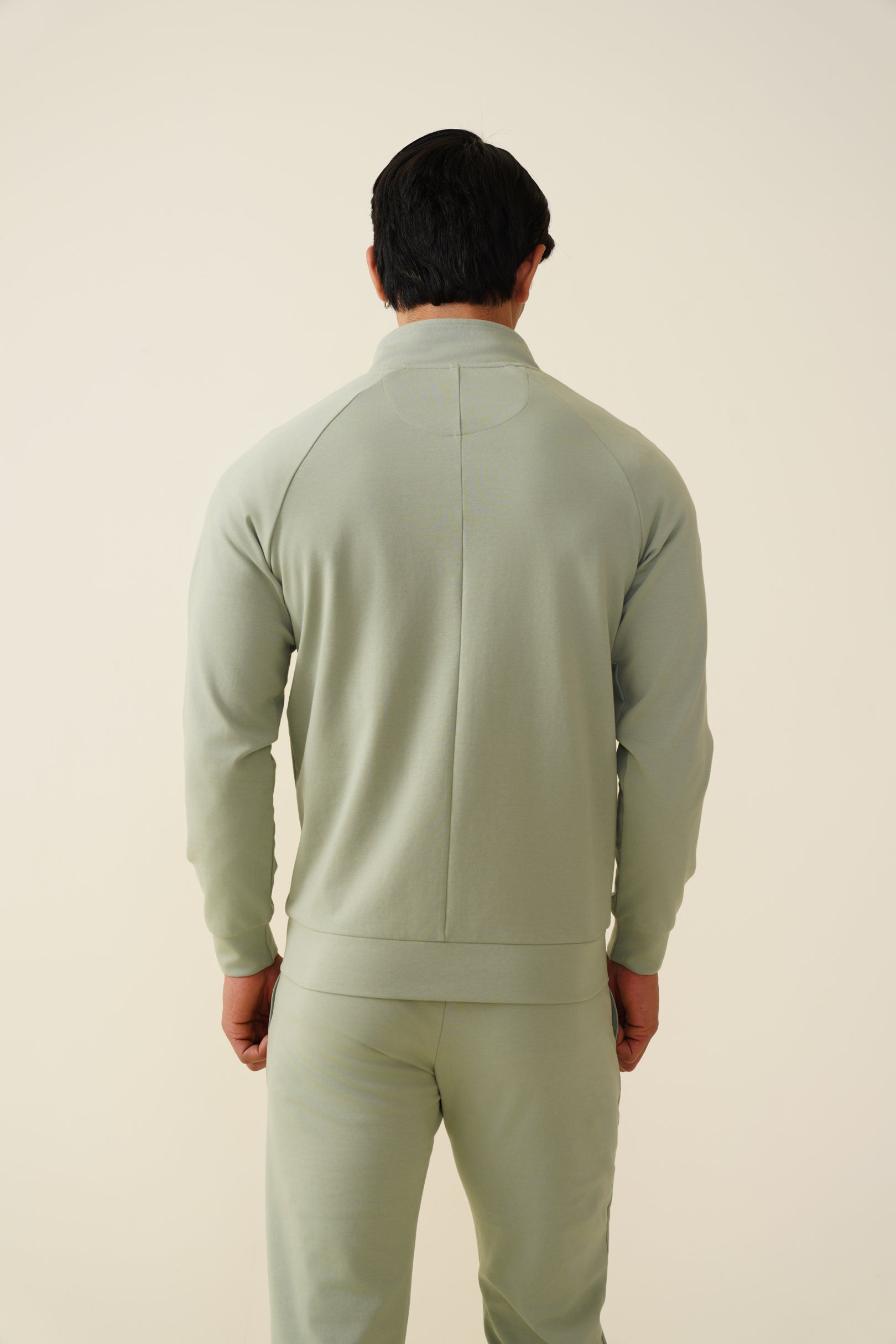 All-Weather Zipper – Adaptive Comfort for Every Climate