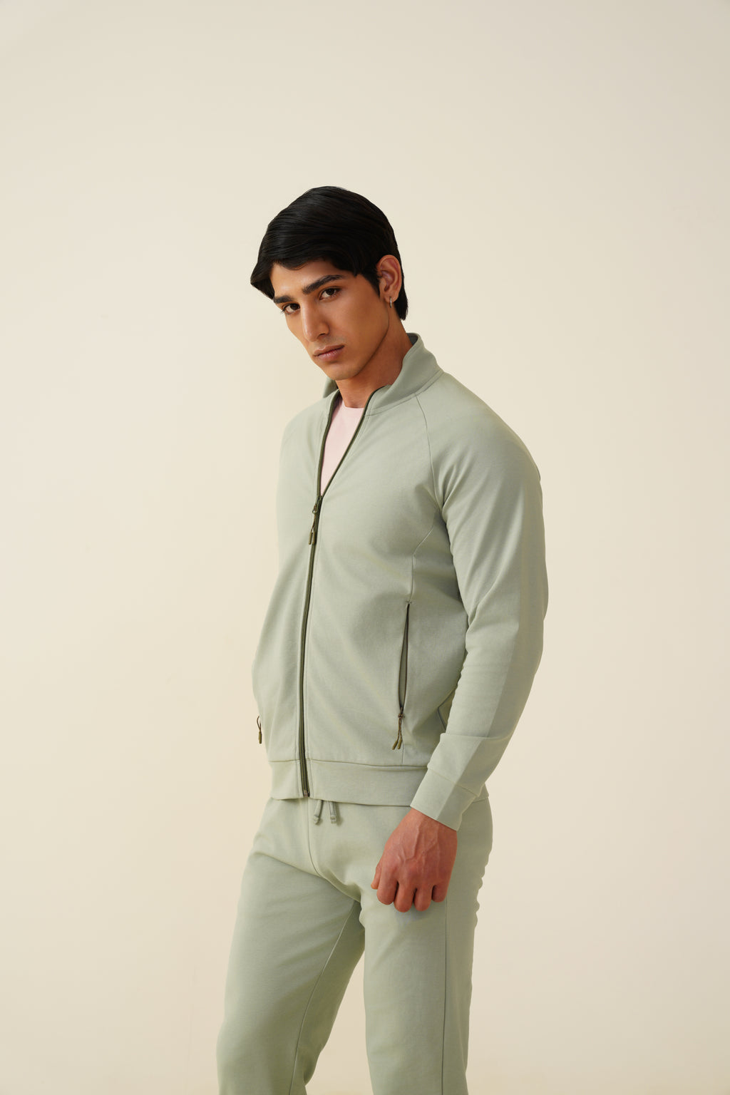 All-Weather Zipper – Adaptive Comfort for Every Climate