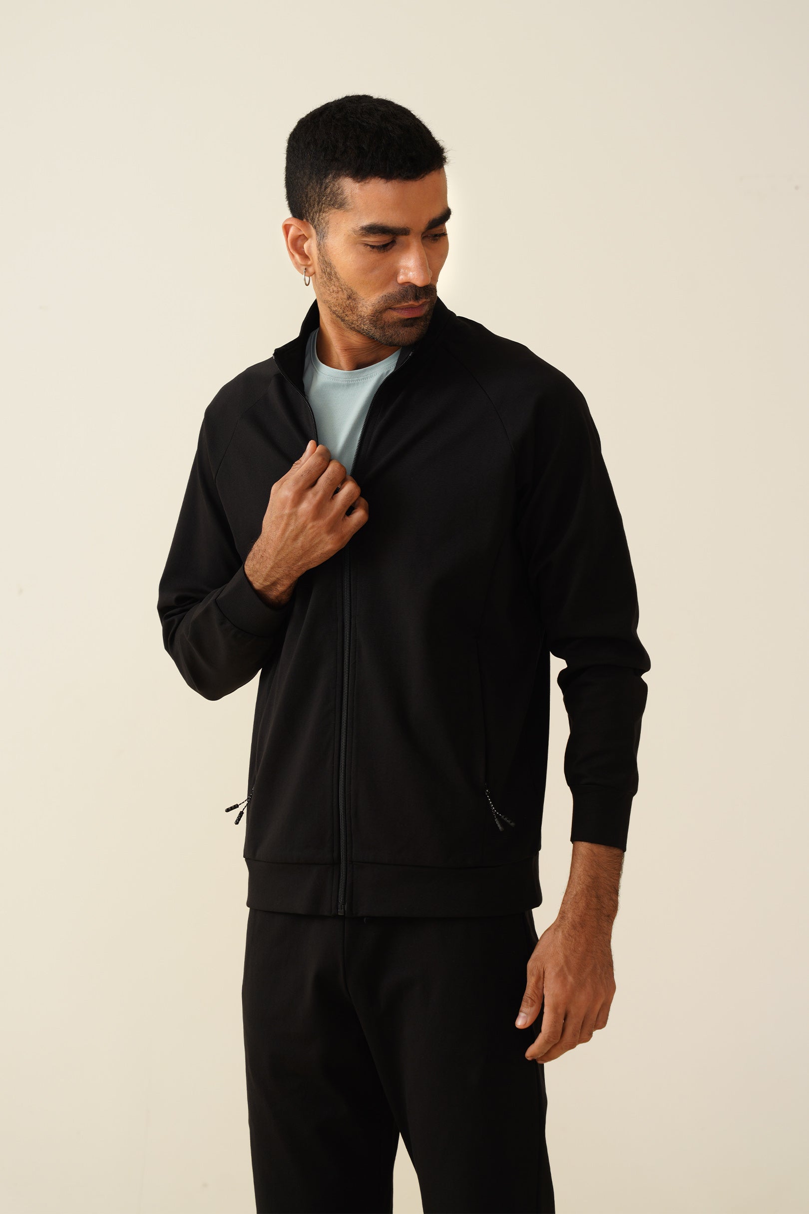 All-Weather Zipper – Adaptive Comfort for Every Climate
