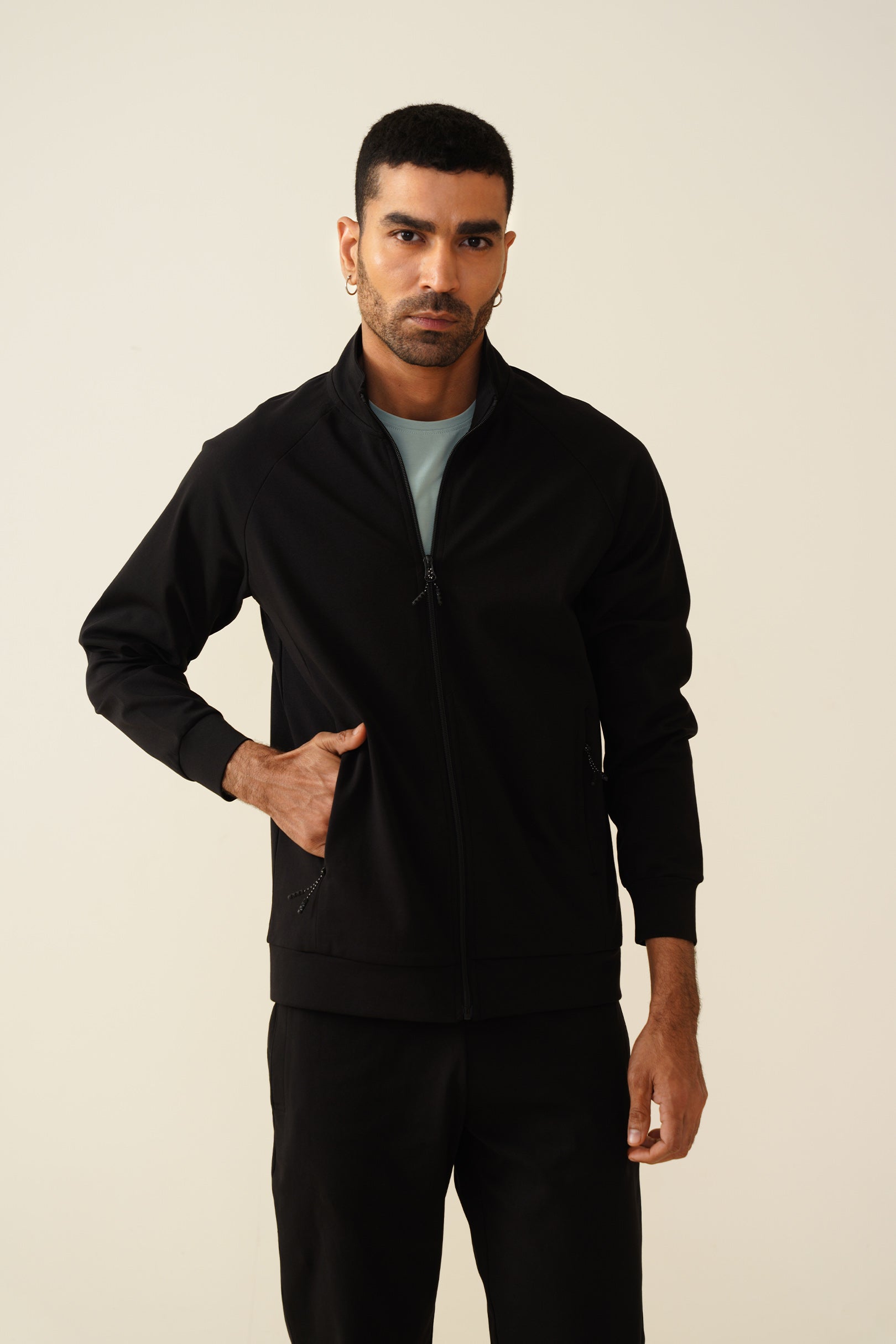 All-Weather Zipper – Adaptive Comfort for Every Climate