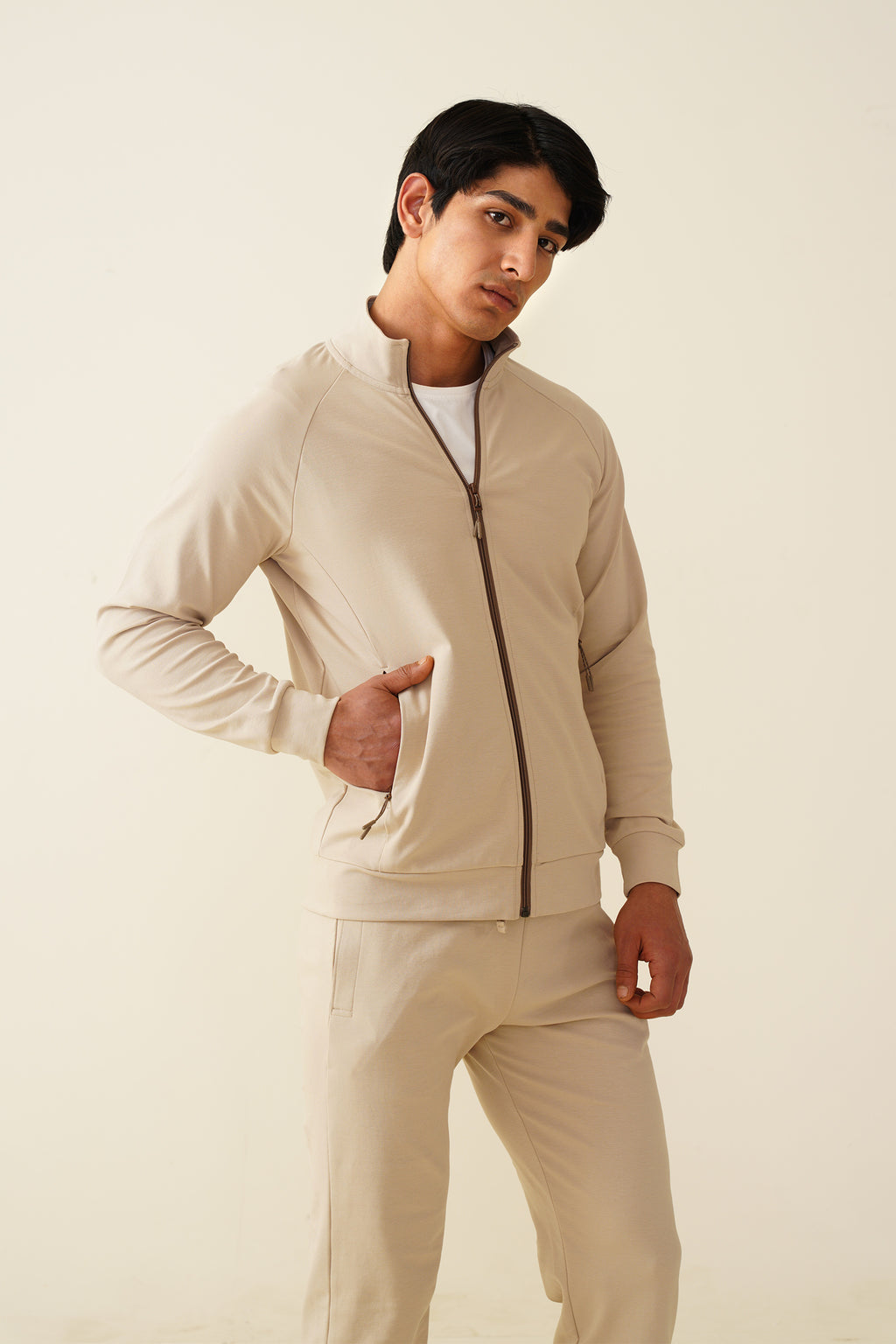 All-Weather Zipper – Adaptive Comfort for Every Climate