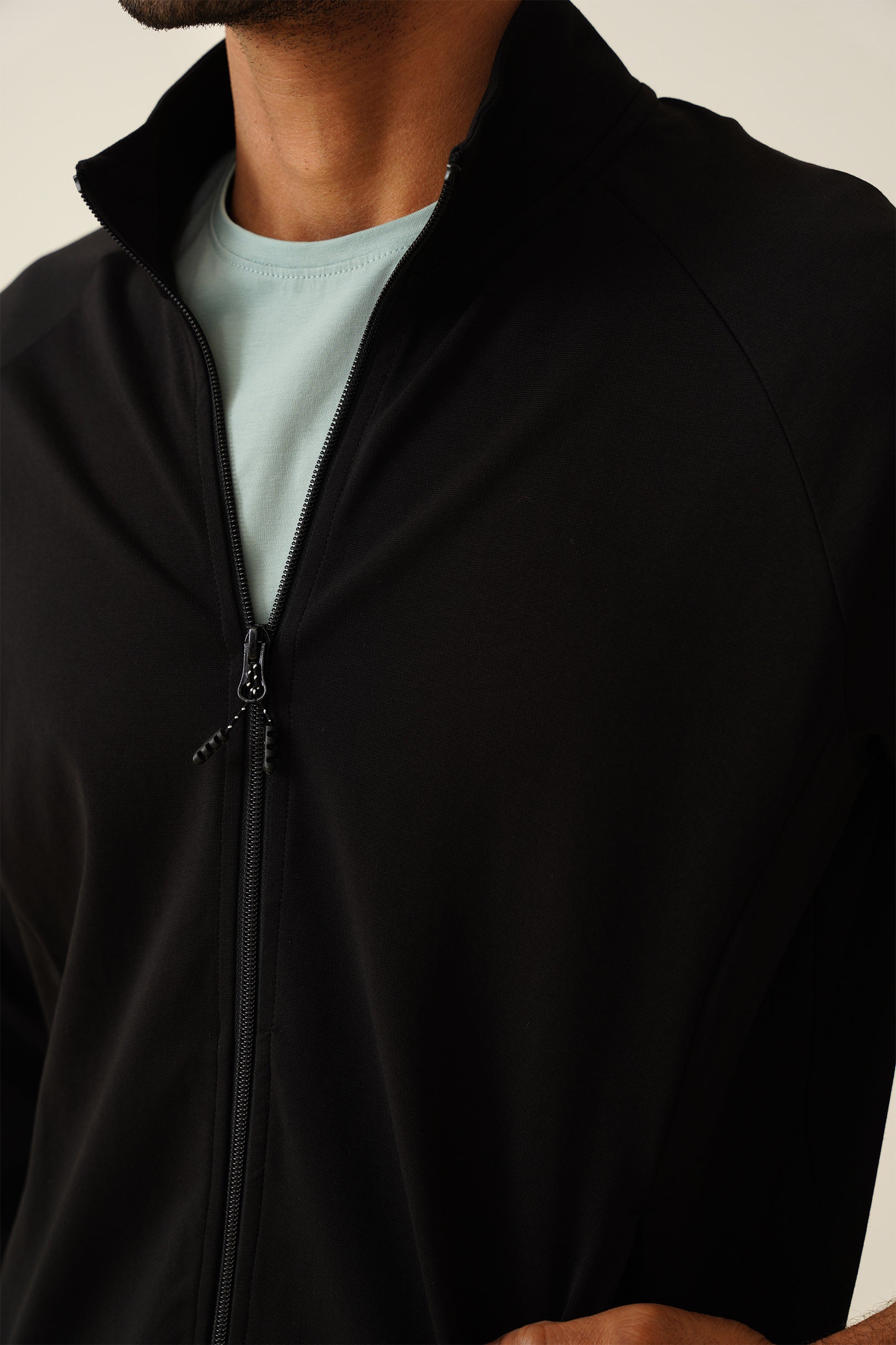 All-Weather Zipper – Adaptive Comfort for Every Climate