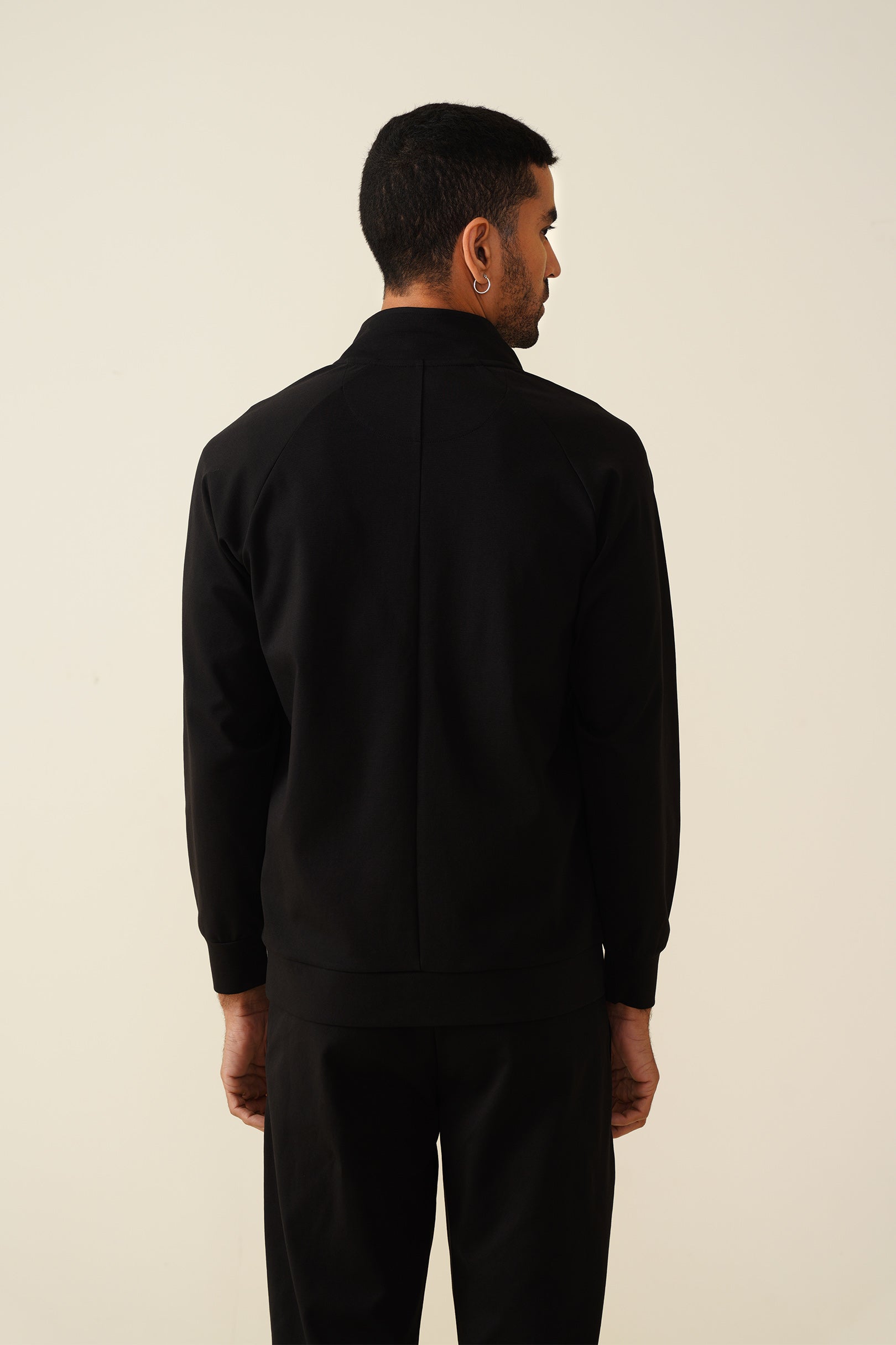 All-Weather Zipper – Adaptive Comfort for Every Climate