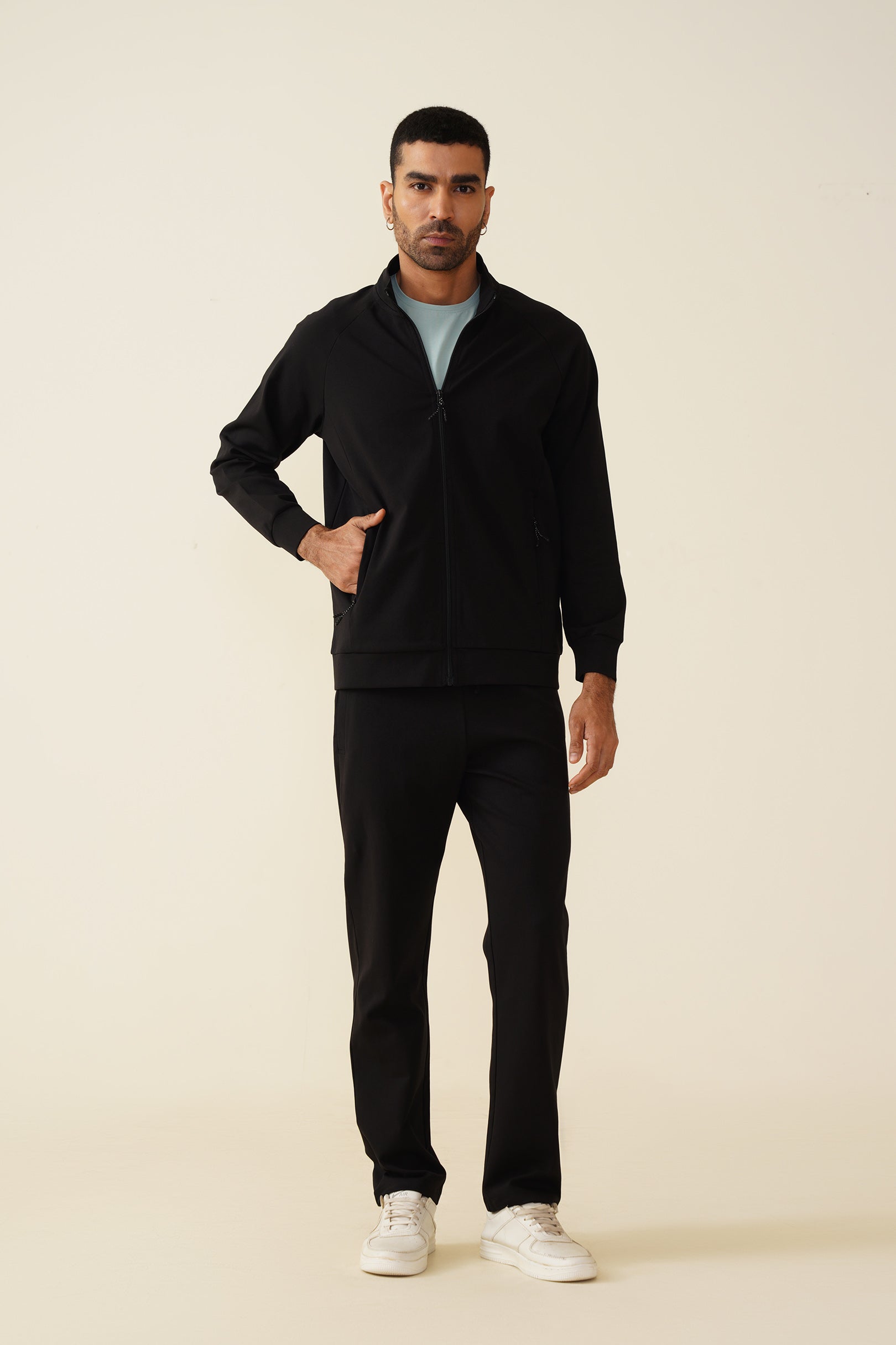 All-Weather Zipper – Adaptive Comfort for Every Climate
