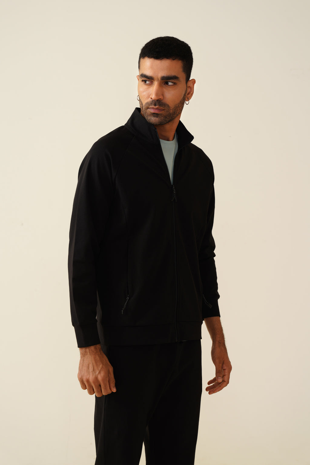 All-Weather Zipper – Adaptive Comfort for Every Climate